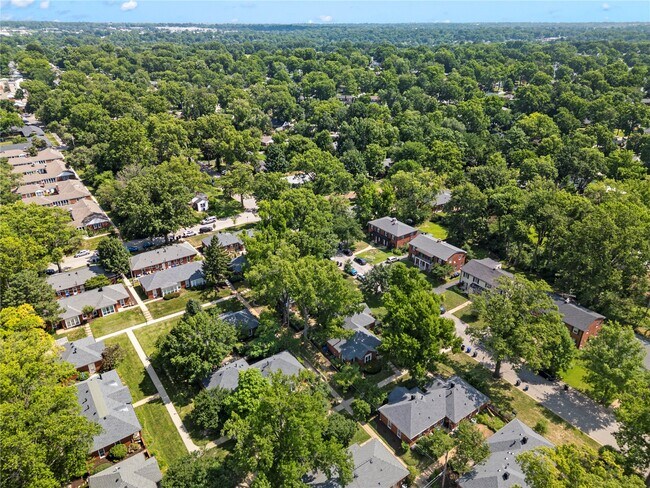 Building Photo - 725 Berick Dr