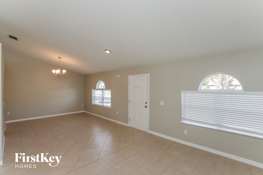 Building Photo - 1338 Pakenham St NW