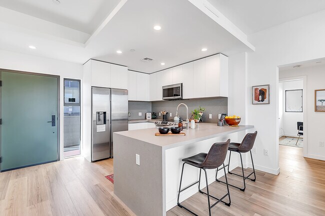 Building Photo - TALA Residences at 829 Larrabee Street