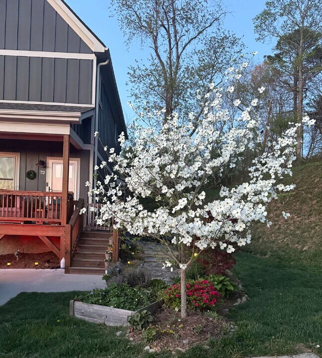 Building Photo - 2 Bed/2.5 Bath Home for Rent in Weaverville, NC