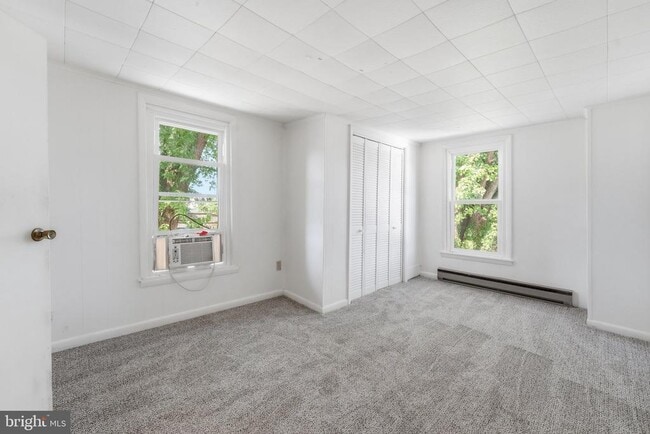 Building Photo - 815 N Maple Ave
