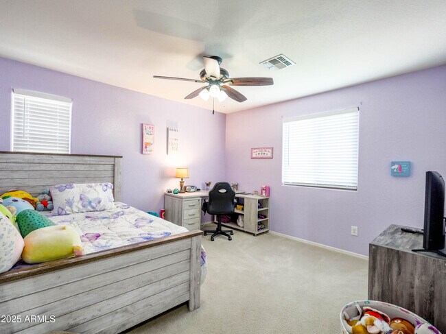 Building Photo - 761 W Desert Hollow Dr