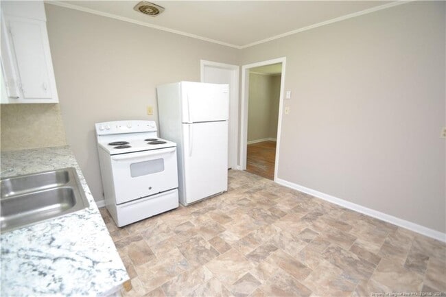 Building Photo - 717 Friar Tuck Rd