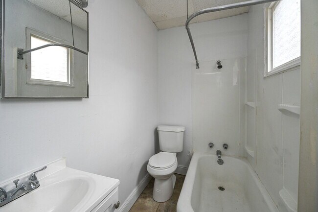Building Photo - 2316 Chickasaw St