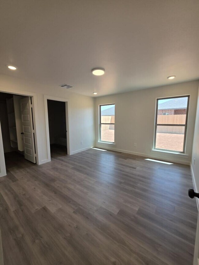 Building Photo - 908 Gold Rush Ave