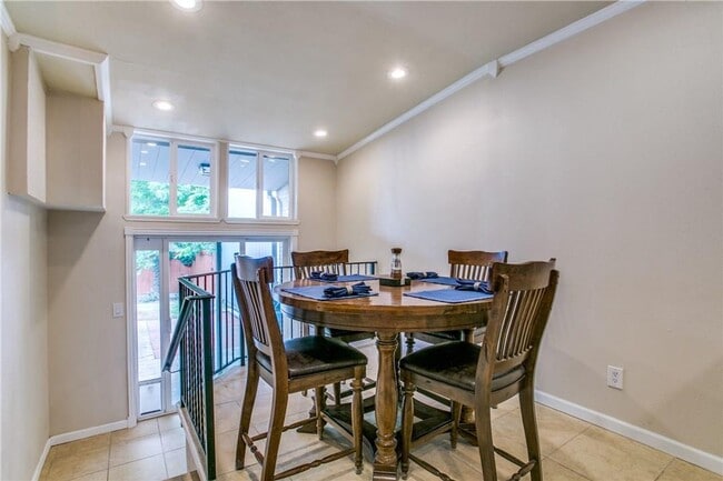 Building Photo - Beautifully Crafted 2/2.5/2 Town Home in Euless!