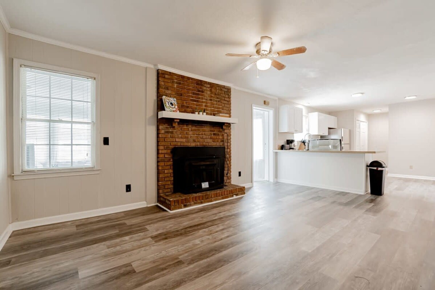 Building Photo - 419 N Royal Tower Dr