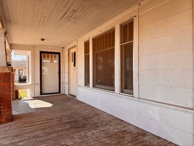 Building Photo - 1710 Monroe St