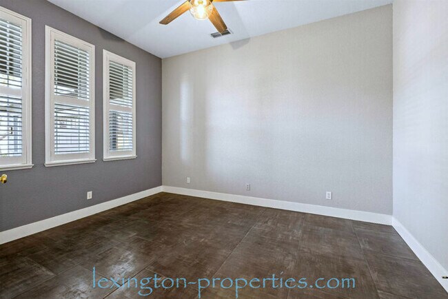 Building Photo - Modern, Single-story Home, in Exclusive Gated Golf course Community - Heritage at Diamond Oaks.