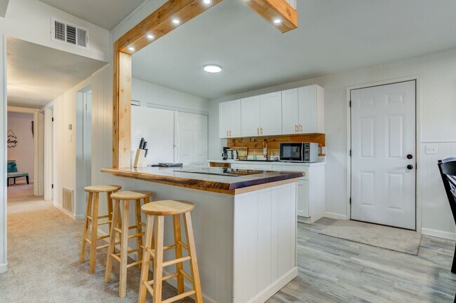 Building Photo - Chic 3 Bedroom in Caprock