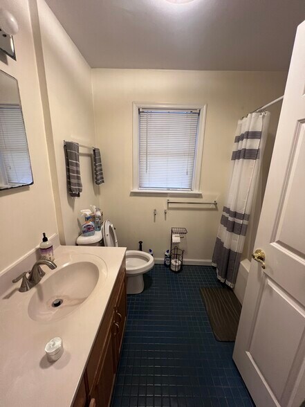 Building Photo - 62 Hillside St