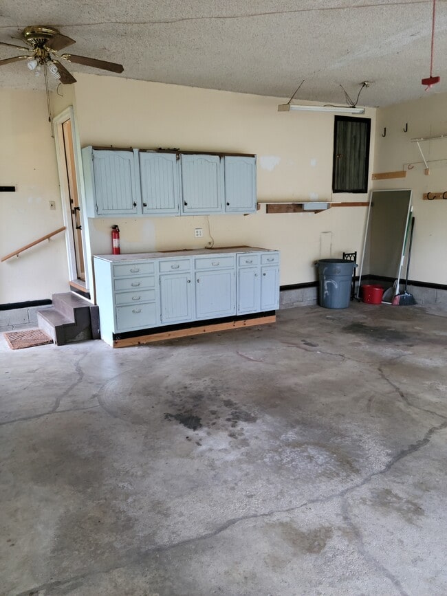 Building Photo - 1440 Sherwood Downs Rd W