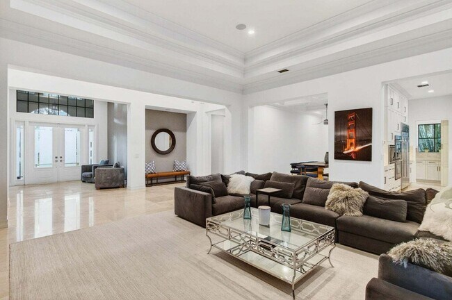 Building Photo - 17662 Cadena Dr