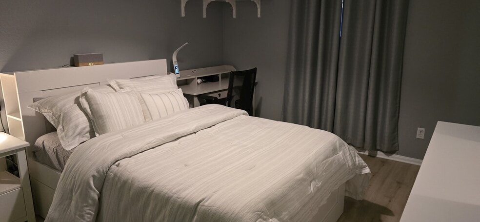 Building Photo - 395 Plaza Calimar