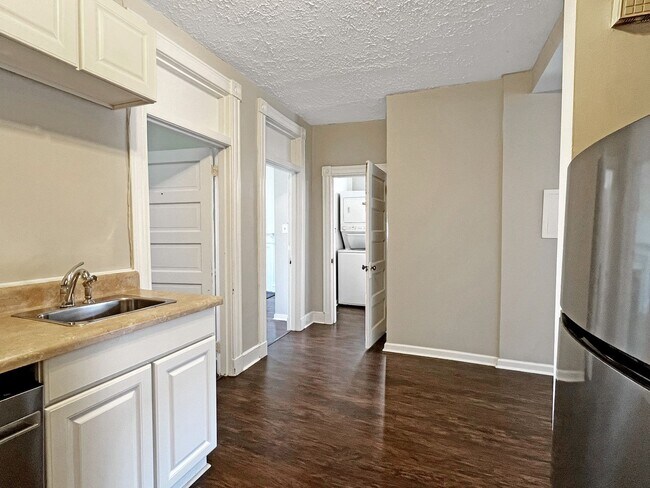 Building Photo - 16 S Stafford Ave