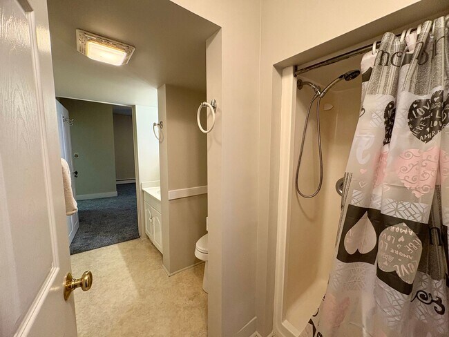 Building Photo - 220 Hill St