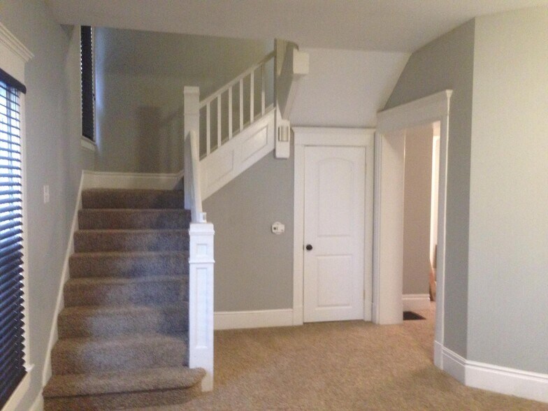 Family Room and Staircase - 17 N Randolph St