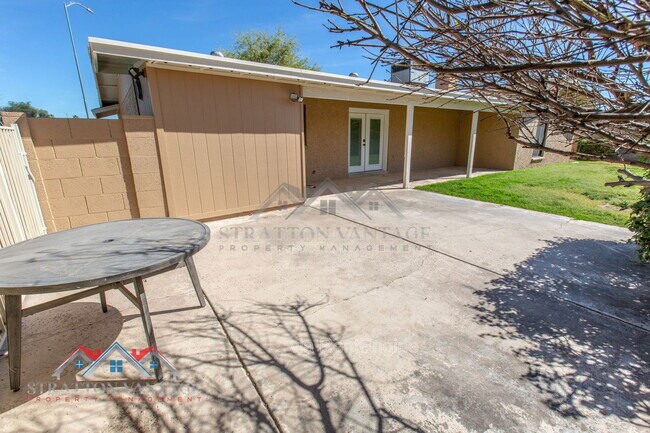 Building Photo - 1928 N Kachina