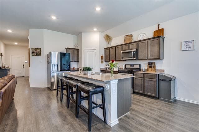 Building Photo - 900 Honey Maple St