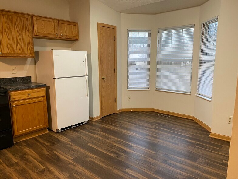 Building Photo - 4941 Petticoat Ct