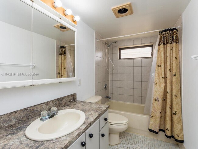 Building Photo - 11202 Taft St