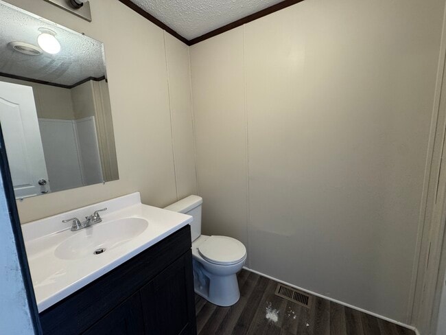 Building Photo - 48582 Lakeview E