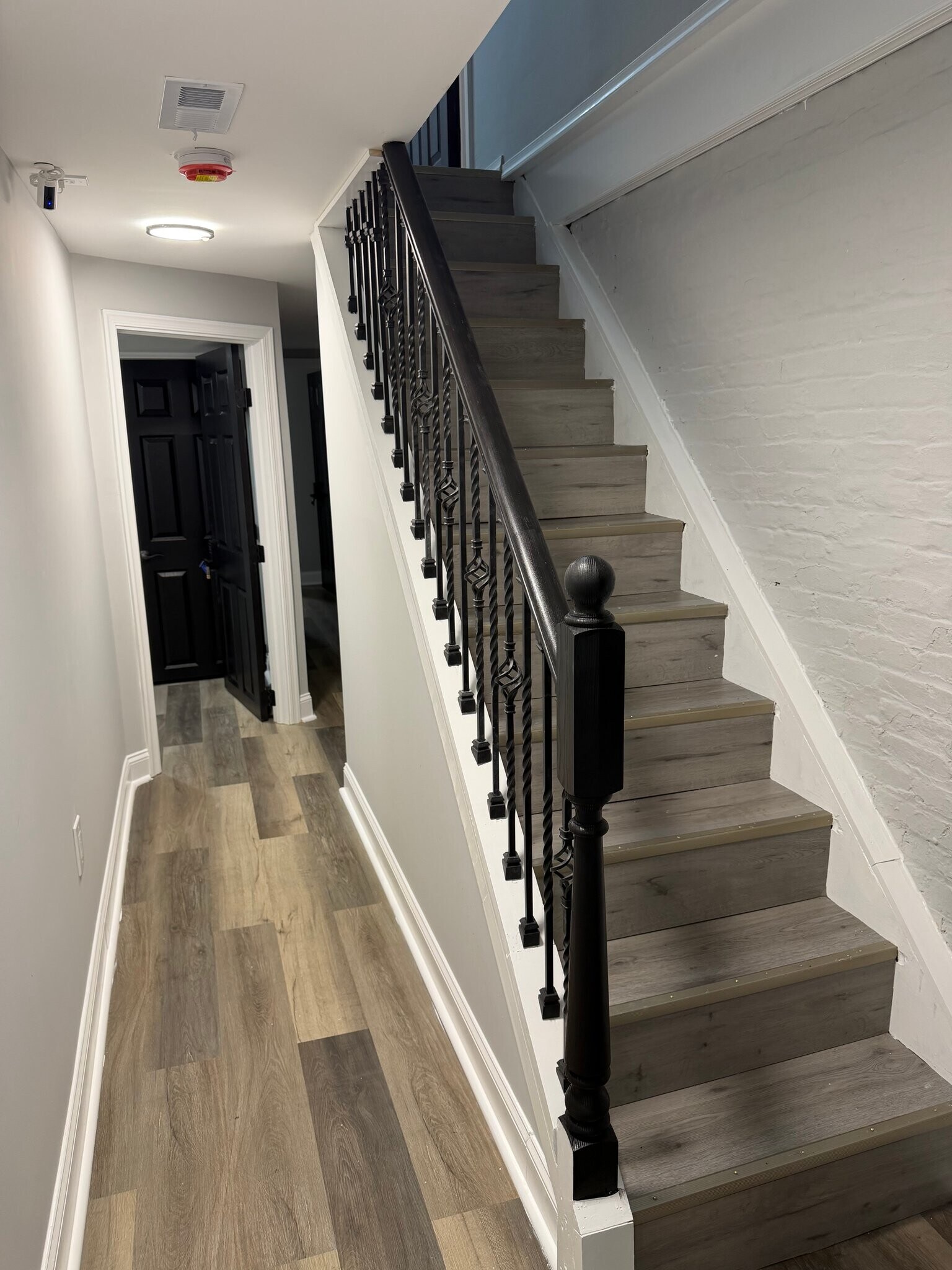 Building Photo - 3325 E Monument St