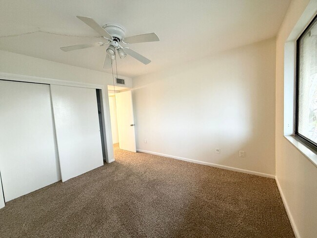 Building Photo - 775 N Village Dr