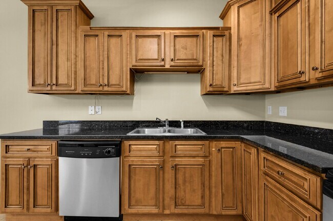 Building Photo - "Charming 3-Bedroom Townhouse Oasis in For...