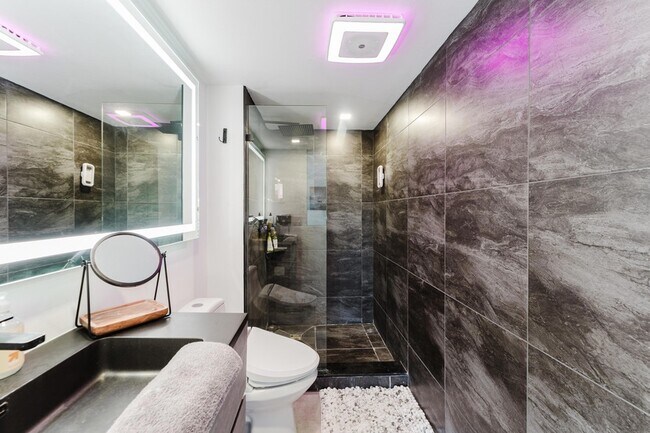 Building Photo - 800 E Camino Real