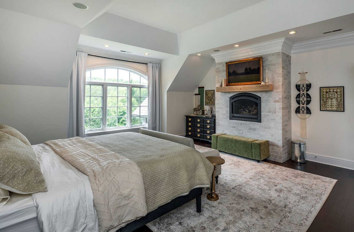 Building Photo - 247 Roxbury Rd