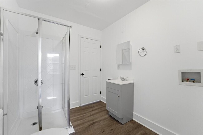 Building Photo - 3BR/3BA House | Newly Renovated | Section 8 Welcome