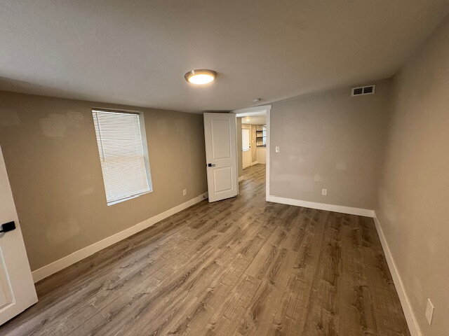 Building Photo - One-Bed Ground Floor Apartment - Edgewater...