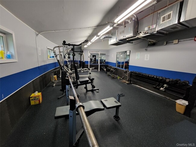 Building Photo - 138 Country Club Ln