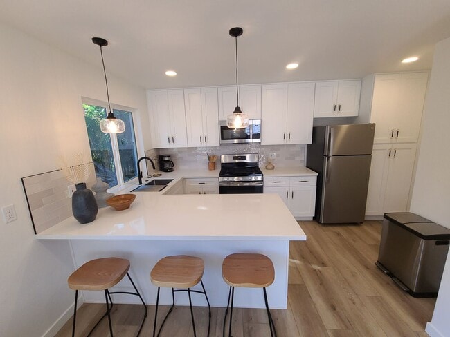 Building Photo - Fully furnished 1 bed 1 bath in Mission Beach.