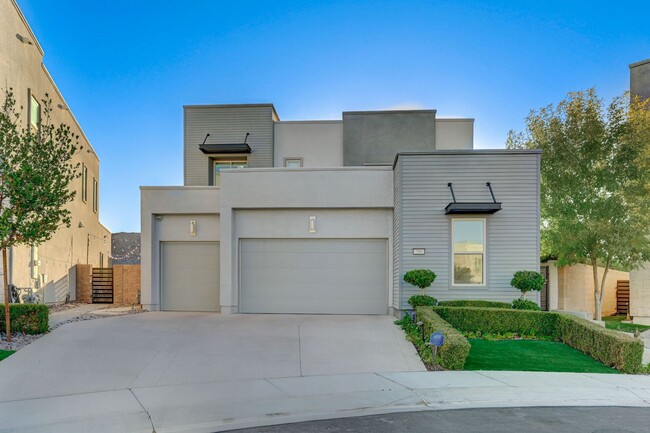 Building Photo - LUXURY 5 BED 4.5 BATH IN THE CANYONS 89052