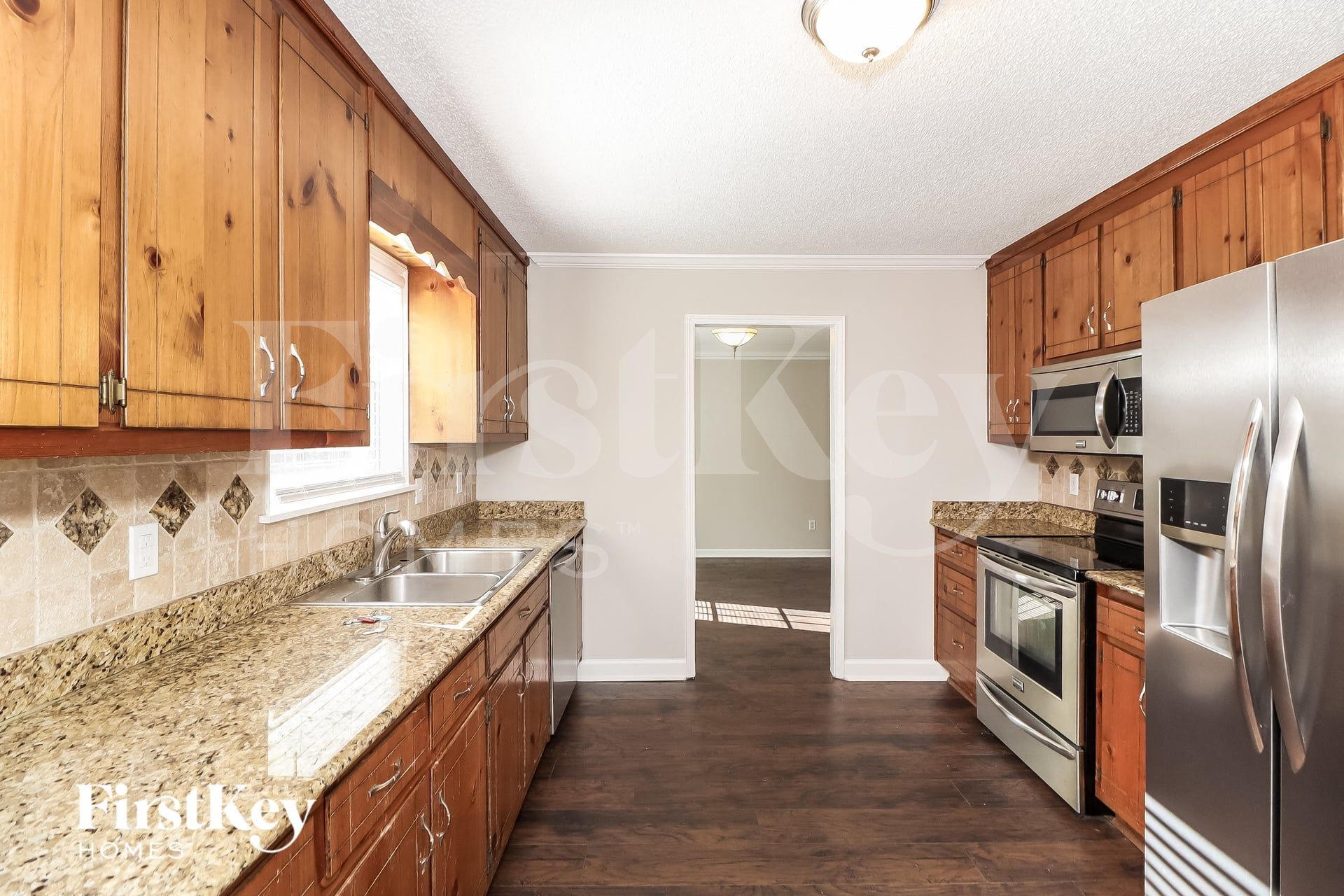 Building Photo - 4565 Bonneville Dr