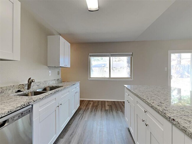 Building Photo - 2822 Canary Ln