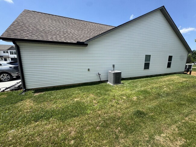 Building Photo - Brand New 2025 Townhouse with Stunning Private Deck!