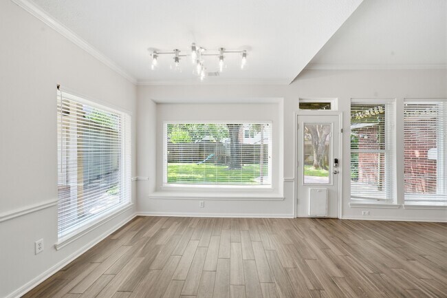 Building Photo - 2214 Lytham Ln