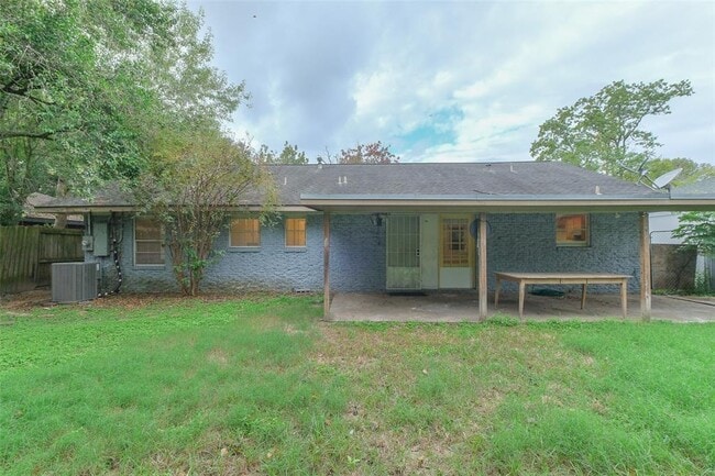 Building Photo - 7413 Heilig Rd