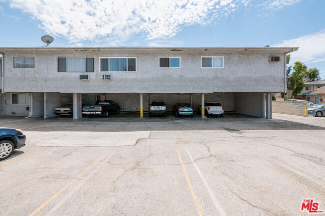 Building Photo - 6941 Hazeltine Ave