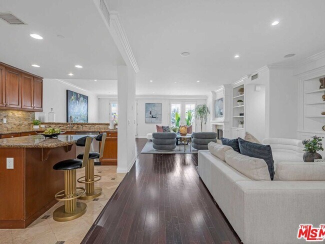 Building Photo - 143 N Arnaz Dr