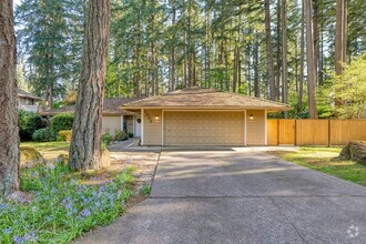 Building Photo - Lovely updated 3 Bed/2 Bath Single-Story Home