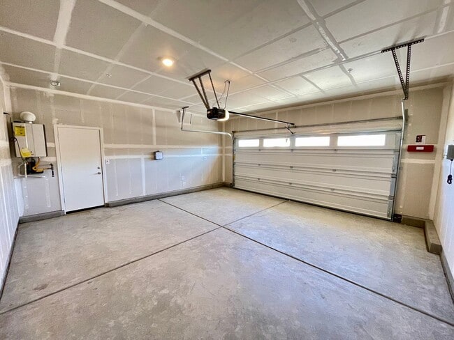 Building Photo - 754 Tamarack Ct