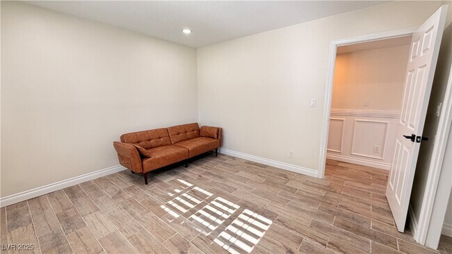 Building Photo - 1819 S Beverly Way