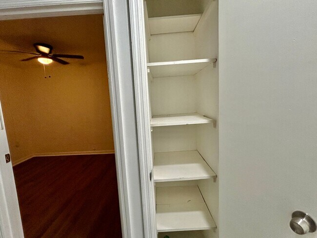 Building Photo - 4762 Trenton Dr