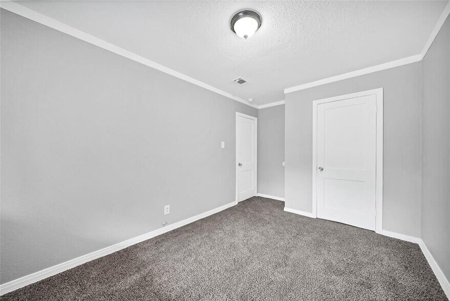 Building Photo - 304 Hemphill St