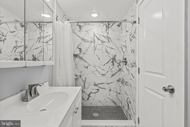 Building Photo - 1840 N Bouvier St