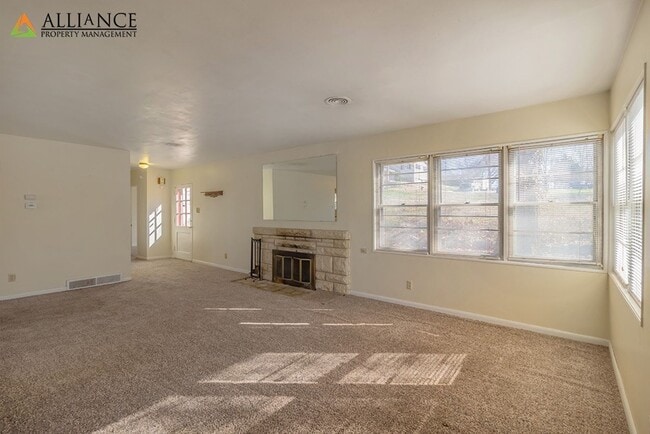 Building Photo - Cute Home Near Anneberg Park!